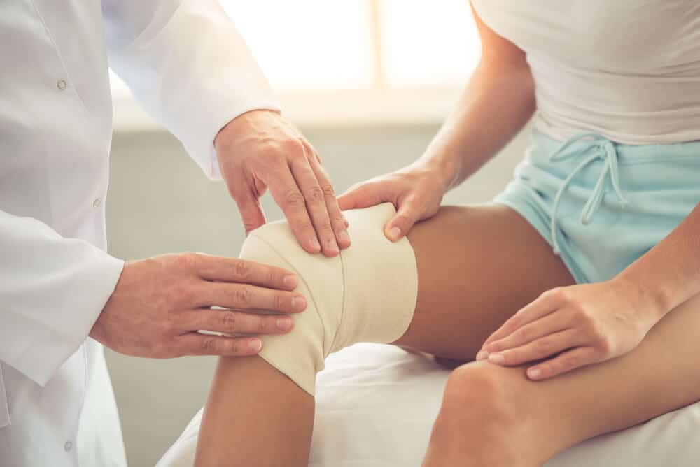 Supportive knee pain treatment using nonsurgical rehabilitation techniques